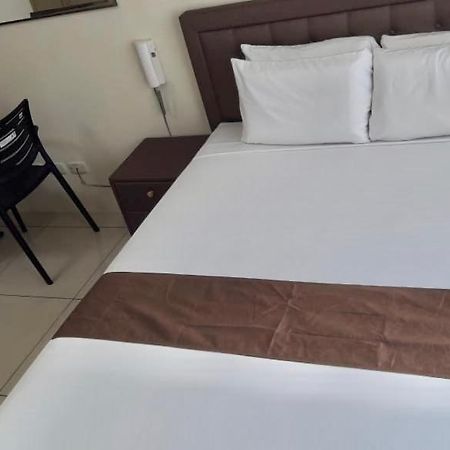 Studio Unit At The Breeze Residences Маніла Екстер'єр фото