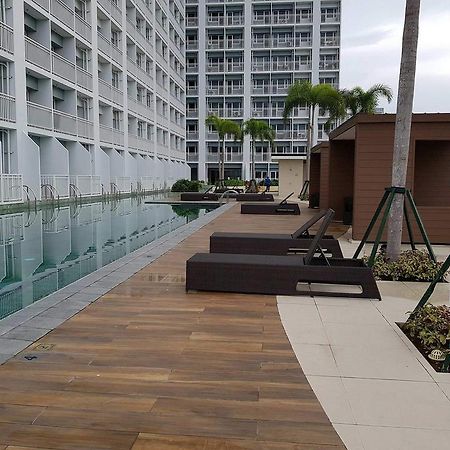 Studio Unit At The Breeze Residences Маніла Екстер'єр фото